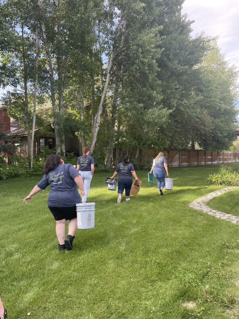 volunteers helping ARCH